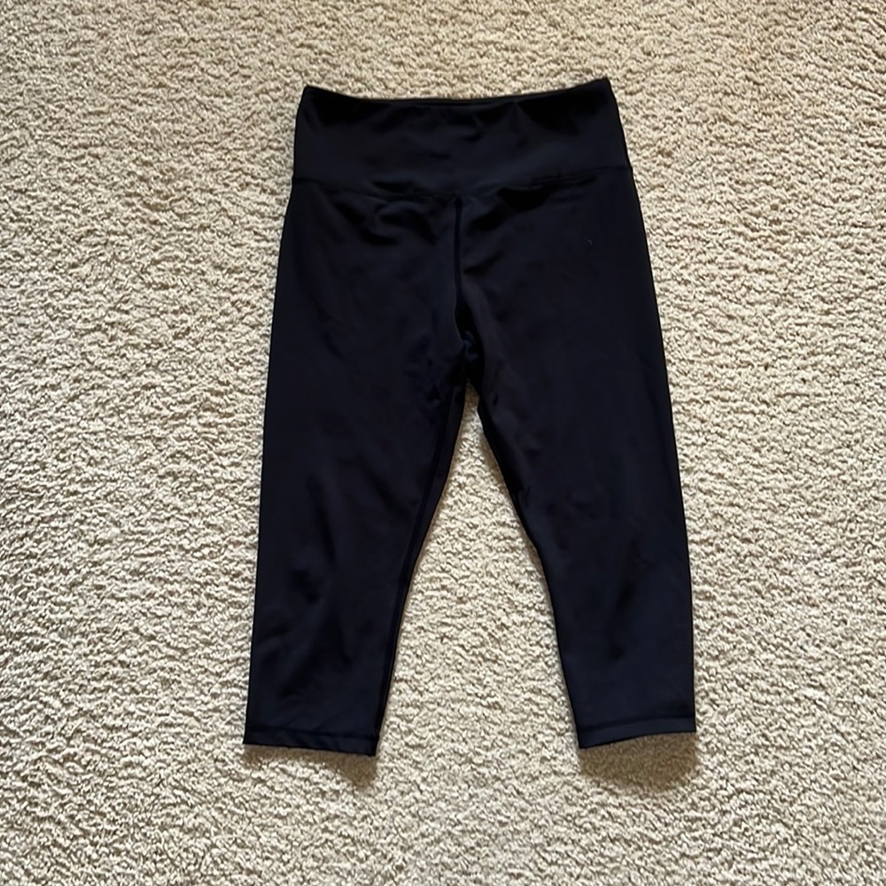 Womens zyia black 6-8 capri